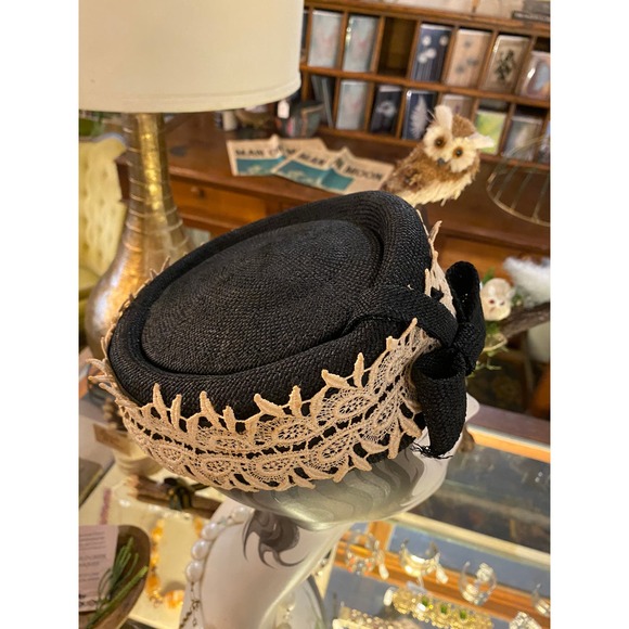 1950s pillbox hat, volk dallas, mid century fashion, 1960s hat, black straw, bow - Picture 5 of 7